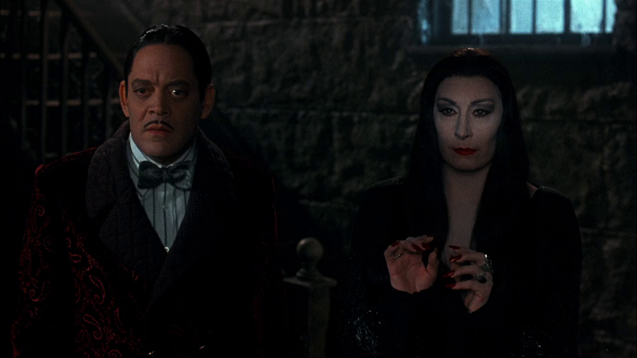 Addams Family Values (1993) BluRay Hindi + English 720p x264 AVC DDP 2.0 MSub.mkv.0003